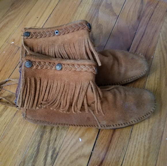 Minnetonka fringe booties - Picture 4 of 9